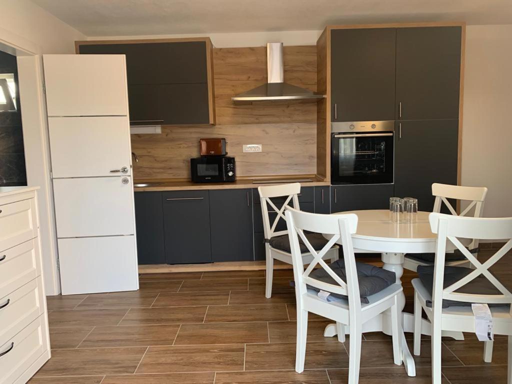 Apartmani Albatros Perusic Eksteriør bilde