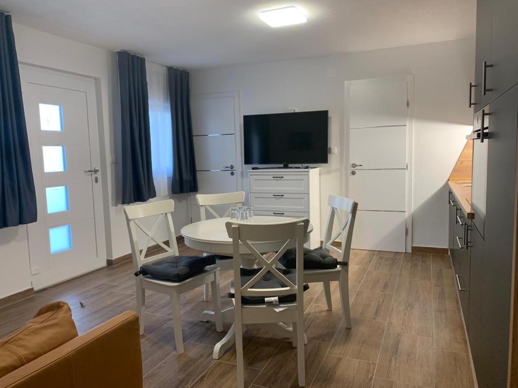 Apartmani Albatros Perusic Eksteriør bilde